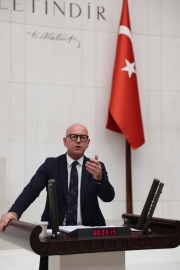 DEVLET ÜNİVERSİTELERİNDE KONTENJAN KESİNTİSİNE TEPKİ