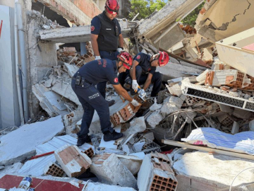 Büyükşehir 192 Araç ve 516 Personelle Deprem Bölgesinde