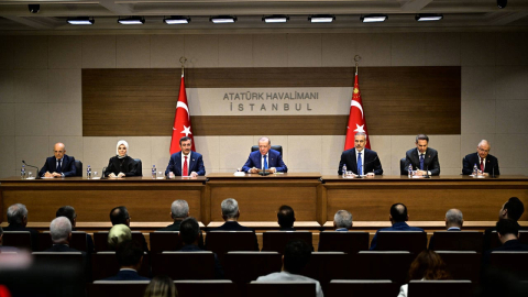 Erdoğan’dan Özgür Özel’e Sert Yanıt: "Durmadan Uyduruyor"