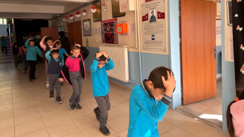 Balıkesir’de Tüm Okullarda Eş Zamanlı Deprem Tatbikatı Yapıldı