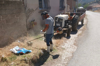 BURHANİYE'NİN HER NOKTASINDA ARALIKSIZ TEMİZLİK MESAİSİ