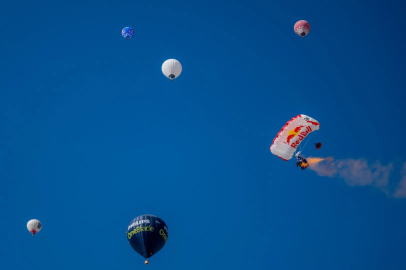 Marco Waltenspiel, Kapadokya'da Sıcak Hava Balonları Arasında 200 Km Hızla Uçtu