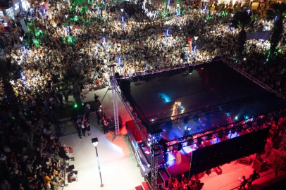 Didim Çandarlı'da Cumhuriyet Meydanı Coşkulu Bir Törenle Açıldı