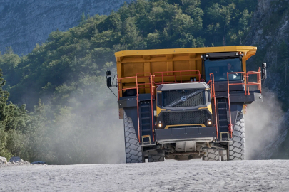 Allison Donanımlı Volvo R100E, Avusturya’nın Zorlu Taş Ocağı Operasyonunda Verimliliği Artırıyor