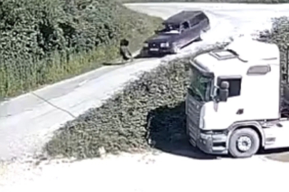 Düzce Yığılca’da otomobilin çarptığı kadın yere savruldu