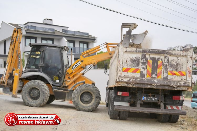 BURHANİYE’DE YOL YAPIM, BAKIM VE ONARIM ÇALIŞMALARINDA YOĞUN MESAİ