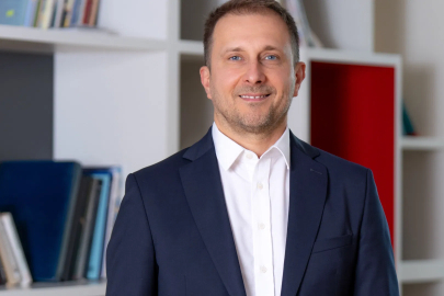 Akbank, Yapay Zekâ ile İnternet Bankacılığı Geliştirme Sürelerini Haftalardan Dakikalara İndiriyor