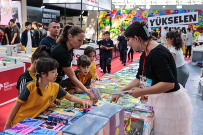 Antalya Kitap Fuarı’na İlgi Sürüyor