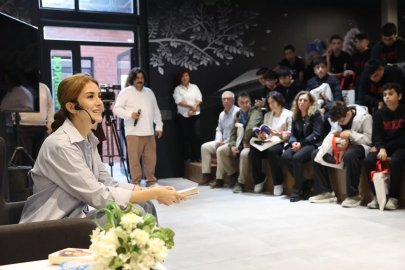 Oyuncu Elit Andaç Çam Nilüfer’de gençler ve işçilerle buluştu